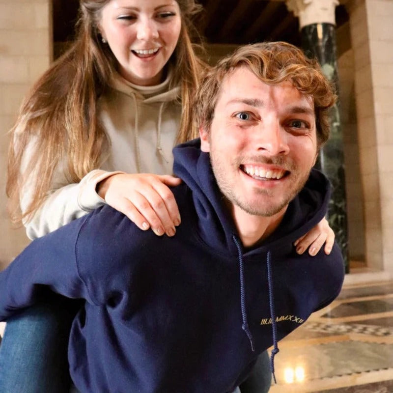 DateWear | Tilpassede Sweatshirts med Relaxed Fit og Dato Personalisering