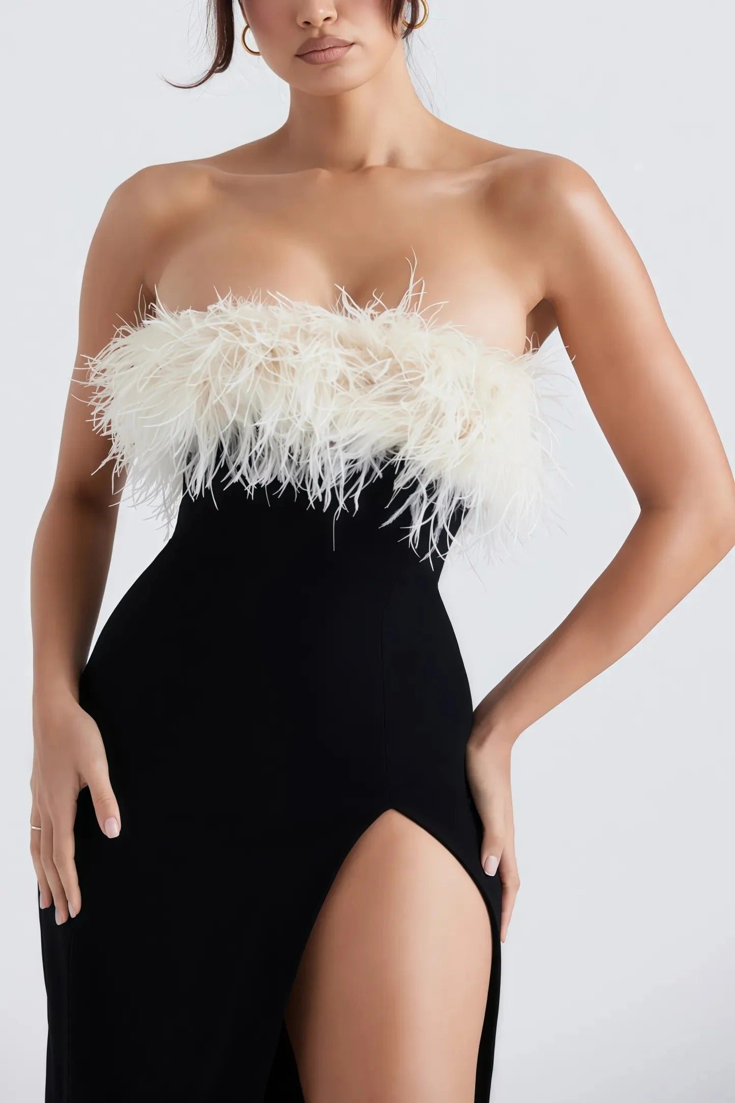 Midi Kjole med Høj Slids og Fjer Detaljer til Kvinder | Ideel til Aftener og Begivenheder