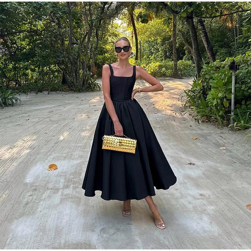 Midi Kjole Uden Ærmer med Markerede Talje og Fyrkantet Udsnit til Kvinder | Ideel til Forår, Sommer og Efterår