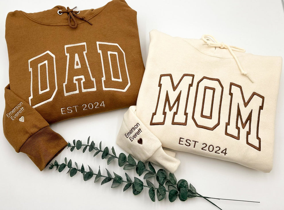 HeartMomDad | Personliggjort Far Mor Sweatshirt Hoodie med Hjerte Navn Gave til Nye Forældre